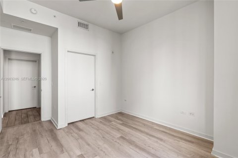 Condo in Miami, Florida, 2 bedrooms № 2266058 - photo 11