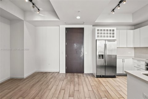 Condo in Miami, Florida, 2 bedrooms № 2266058 - photo 4