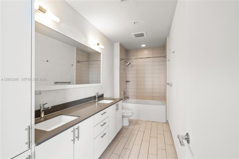 Condo in Miami, Florida, 2 bedrooms № 2266058 - photo 9