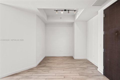 Condo in Miami, Florida, 2 bedrooms № 2266058 - photo 6