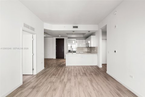 Condo in Miami, Florida, 2 bedrooms № 2266058 - photo 2