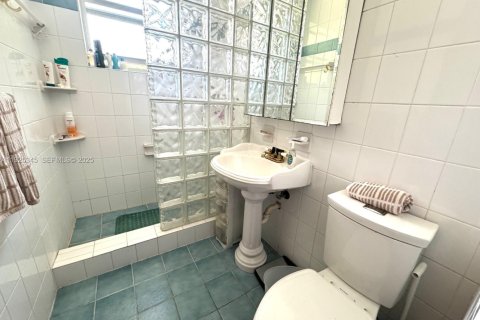 Снять в аренду коммерческую недвижимость в Бей-Харбор-Айлендс, Флорида 1 спальня, 190.73м2, № 1983887 - фото 6