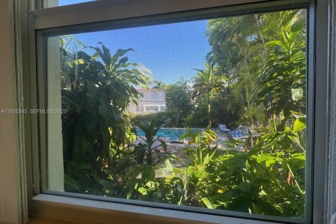 Снять в аренду коммерческую недвижимость в Бей-Харбор-Айлендс, Флорида 1 спальня, 190.73м2, № 1983887 - фото 1