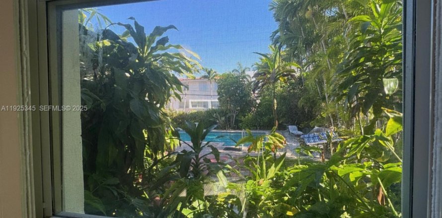 Коммерческая недвижимость в Бей-Харбор-Айлендс, Флорида 1 спальня, 190.73м2 № 1983887