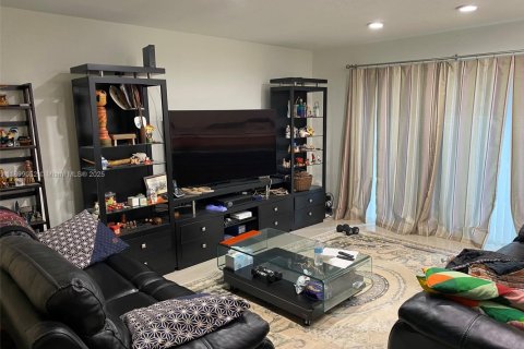 Villa ou maison à vendre à Miami, Floride: 4 chambres, 157.93 m2 № 1950922 - photo 6