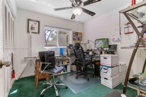 Villa ou maison à vendre à Miami, Floride: 4 chambres, 157.93 m2 № 1950922 - photo 17