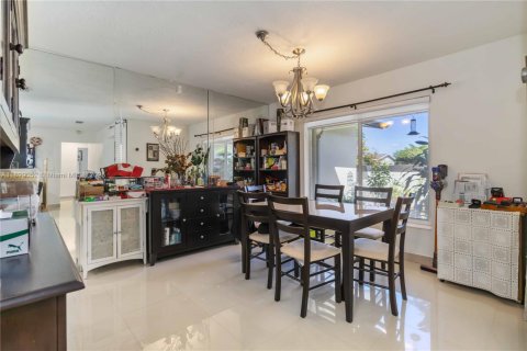 Villa ou maison à vendre à Miami, Floride: 4 chambres, 157.93 m2 № 1950922 - photo 9