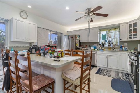 Villa ou maison à vendre à Miami, Floride: 4 chambres, 157.93 m2 № 1950922 - photo 11