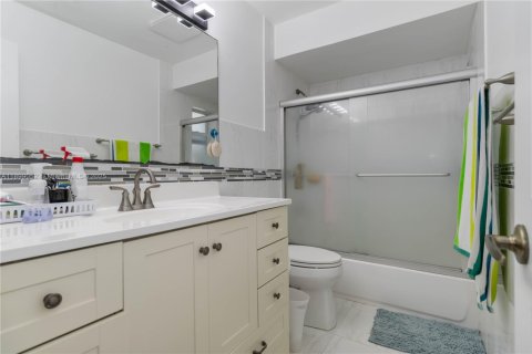 Villa ou maison à vendre à Miami, Floride: 4 chambres, 157.93 m2 № 1950922 - photo 18