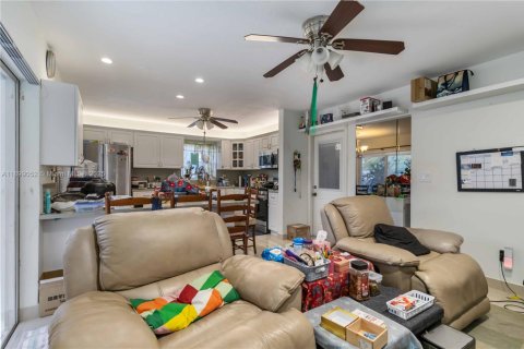 Villa ou maison à vendre à Miami, Floride: 4 chambres, 157.93 m2 № 1950922 - photo 12