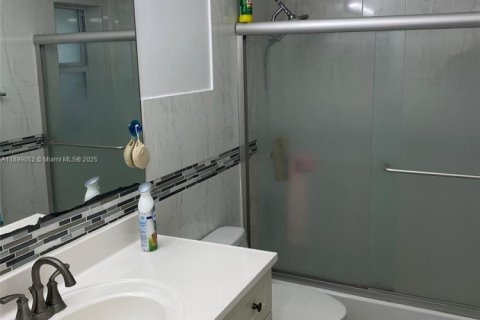 Villa ou maison à vendre à Miami, Floride: 4 chambres, 157.93 m2 № 1950922 - photo 8