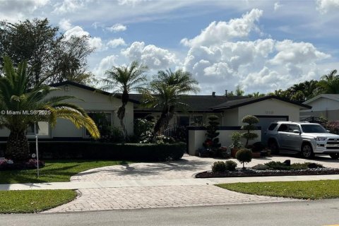 Villa ou maison à vendre à Miami, Floride: 4 chambres, 157.93 m2 № 1950922 - photo 1