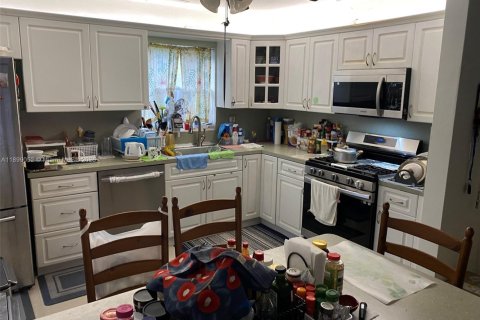 Villa ou maison à vendre à Miami, Floride: 4 chambres, 157.93 m2 № 1950922 - photo 3