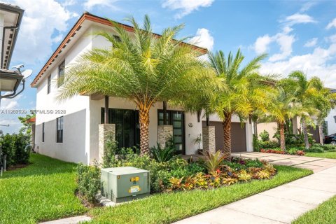 Casa en alquiler en Miami Lakes, Florida, 4 dormitorios, 264.49 m2 № 2011615 - foto 2