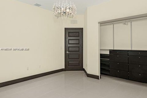 Casa en alquiler en Miami Lakes, Florida, 4 dormitorios, 264.49 m2 № 2011615 - foto 10