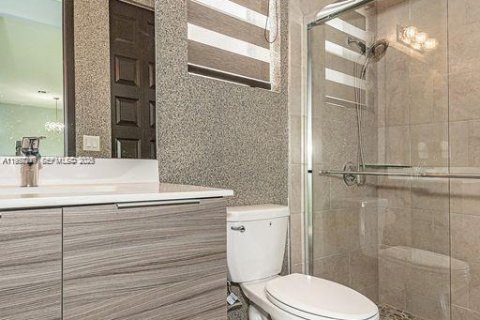 Casa en alquiler en Miami Lakes, Florida, 4 dormitorios, 264.49 m2 № 2011615 - foto 12