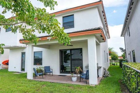 Casa en alquiler en Miami Lakes, Florida, 4 dormitorios, 264.49 m2 № 2011615 - foto 13