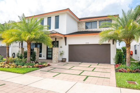 Casa en Miami Lakes, Florida 4 dormitorios, 264.49 m2 № 2011615