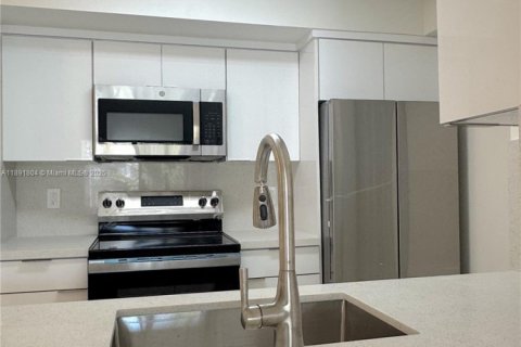 Appartement à louer à Pembroke Pines, Floride: 1 chambre, 68.93 m2 № 1943895 - photo 13