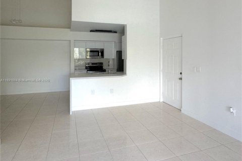 Appartement à louer à Pembroke Pines, Floride: 1 chambre, 68.93 m2 № 1943895 - photo 4