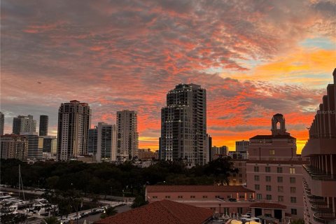 Condominio en venta en Saint Petersburg, Florida, 3 dormitorios, 306.58 m2 № 2094266 - foto 10