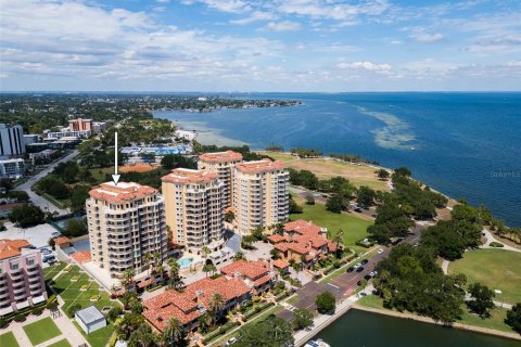 Condominio en Saint Petersburg, Florida, 3 dormitorios № 2094266