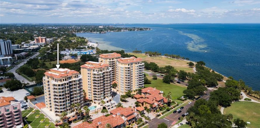 Condominio en Saint Petersburg, Florida, 3 dormitorios № 2094266