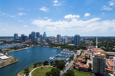 Condominio en venta en Saint Petersburg, Florida, 3 dormitorios, 306.58 m2 № 2094266 - foto 8