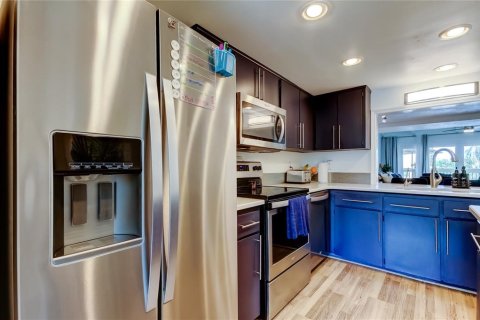 Condo in Indian Rocks Beach, Florida, 3 bedrooms  № 1794012 - photo 11