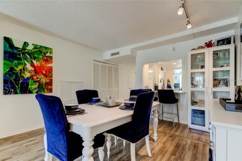 Condo in Indian Rocks Beach, Florida, 3 bedrooms  № 1794012 - photo 26