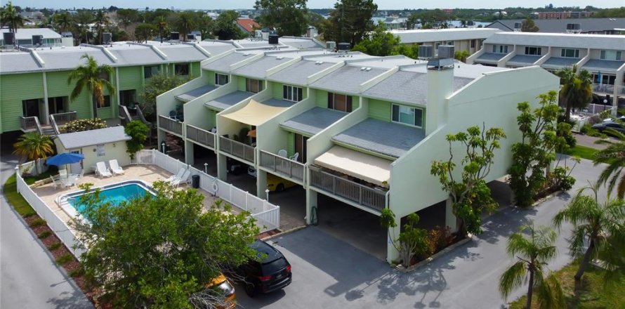 Condo in Indian Rocks Beach, Florida, 3 bedrooms № 1794012