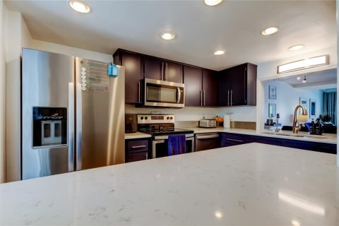 Condo in Indian Rocks Beach, Florida, 3 bedrooms  № 1794012 - photo 18