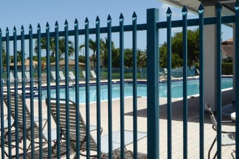 Touwnhouse à vendre à Homestead, Floride: 3 chambres, 132.66 m2 № 2183191 - photo 3