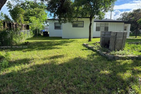 Купить виллу или дом в Холливуд, Флорида 3 спальни, 96.99м2, № 1997802 - фото 14