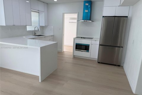 Купить виллу или дом в Холливуд, Флорида 3 спальни, 96.99м2, № 1997802 - фото 4