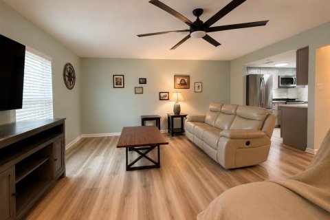 House in Port Richey, Florida 2 bedrooms, 164.99 sq.m. № 2149484 - photo 10