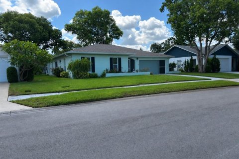 House in Port Richey, Florida 2 bedrooms, 164.99 sq.m. № 2149484 - photo 2