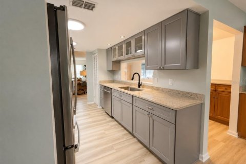 House in Port Richey, Florida 2 bedrooms, 164.99 sq.m. № 2149484 - photo 6