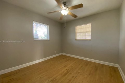 House in West Park, Florida 4 bedrooms, 116.31 sq.m. № 1790287 - photo 14