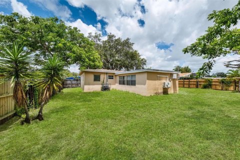 House in West Park, Florida 4 bedrooms, 116.31 sq.m. № 1790287 - photo 28