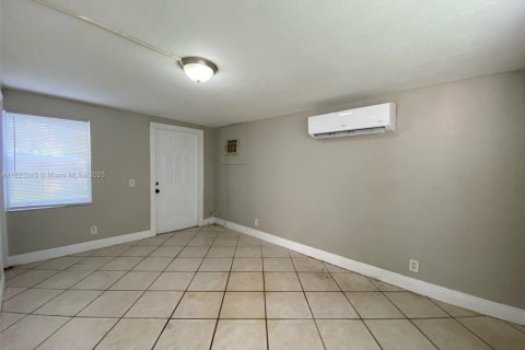 House in West Park, Florida 4 bedrooms, 116.31 sq.m. № 1790287 - photo 10