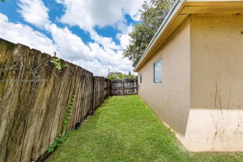 House in West Park, Florida 4 bedrooms, 116.31 sq.m. № 1790287 - photo 30