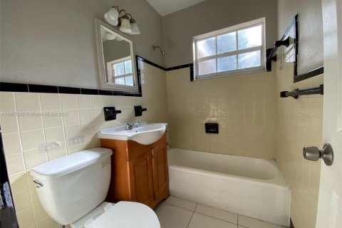 House in West Park, Florida 4 bedrooms, 116.31 sq.m. № 1790287 - photo 18