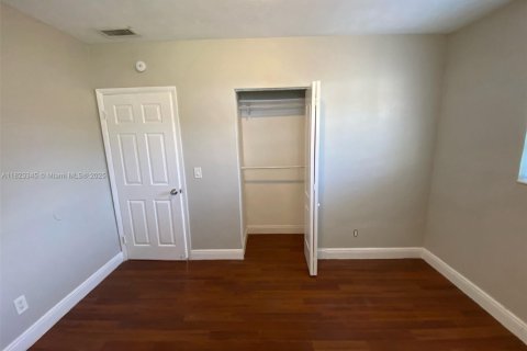 House in West Park, Florida 4 bedrooms, 116.31 sq.m. № 1790287 - photo 22