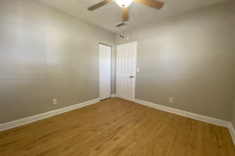 House in West Park, Florida 4 bedrooms, 116.31 sq.m. № 1790287 - photo 15