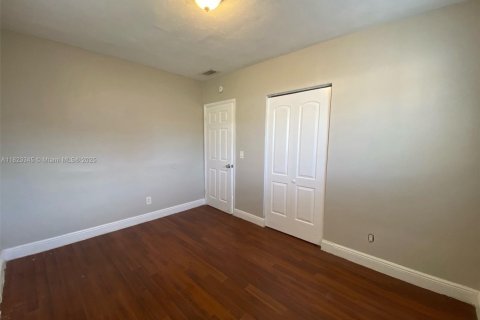 House in West Park, Florida 4 bedrooms, 116.31 sq.m. № 1790287 - photo 17
