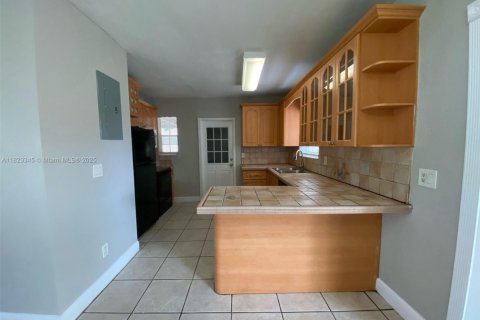 House in West Park, Florida 4 bedrooms, 116.31 sq.m. № 1790287 - photo 5