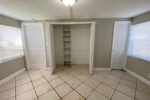House in West Park, Florida 4 bedrooms, 116.31 sq.m. № 1790287 - photo 12