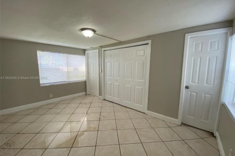 House in West Park, Florida 4 bedrooms, 116.31 sq.m. № 1790287 - photo 11