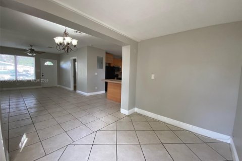 House in West Park, Florida 4 bedrooms, 116.31 sq.m. № 1790287 - photo 9